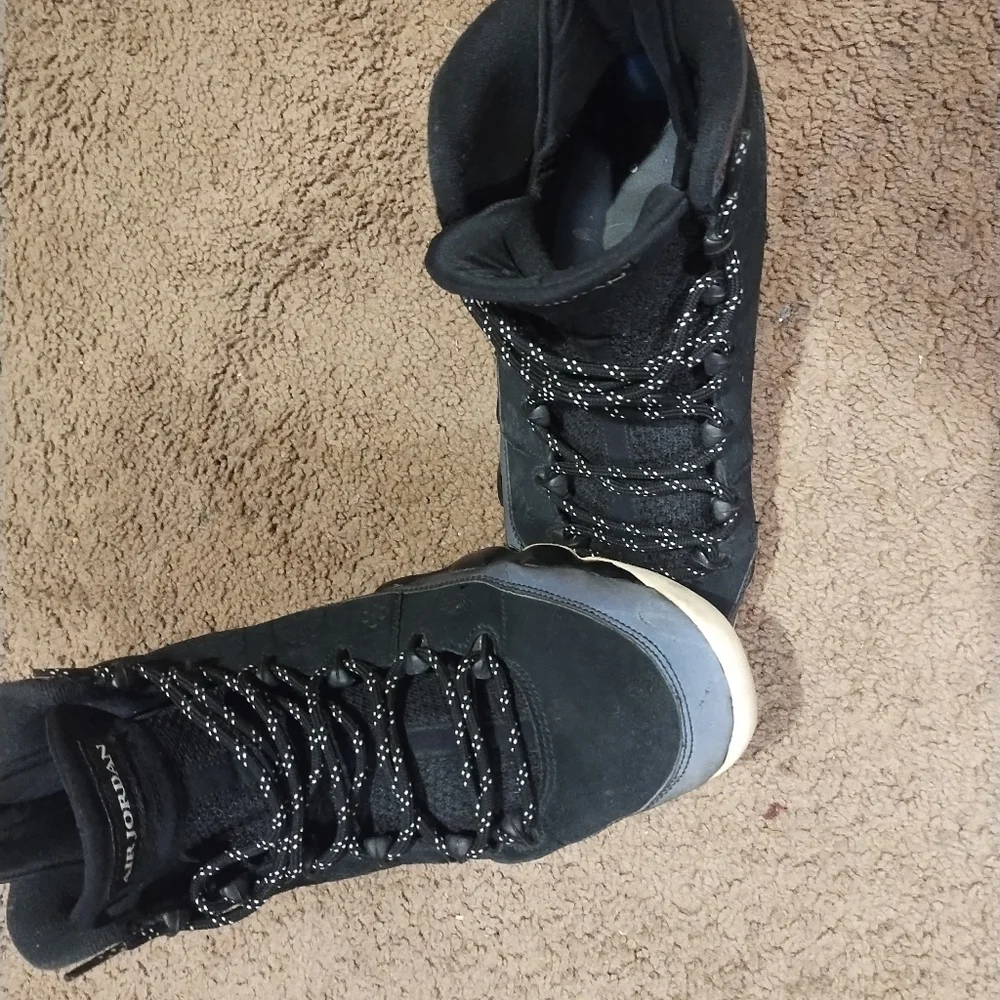 Shoes - Picture 3 of 10